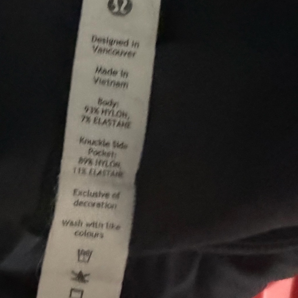 Lululemon Lightweight Mid-Rise Short 3.5" - Picture 5 of 6